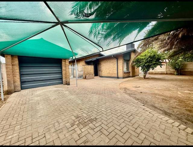 3 BEDROOM HOUSE FOR SALE IN VANDERBIJLPARK CW 5